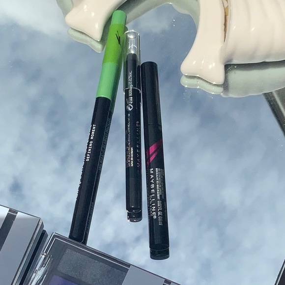 COVERGIRL/MAYBELLINE 10-PIECE MAKE UP BUNDLE, 2 EYESHADOW PALETTES, 3 MASCARAS - Picture 8 of 8